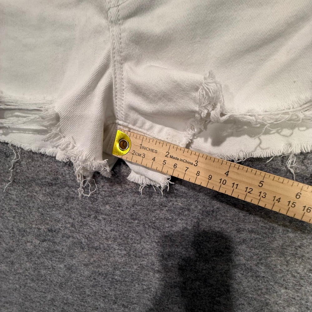 Levis High Rise Distressed Denim Shorts White Womens Size 28 Frayed Cut Off NWOT - Picture 7 of 8